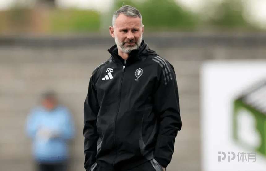 罗马球迷抗,议裁判判罚,高喊,开云体育,开云体育官网,开云体育app,开云体育app下载